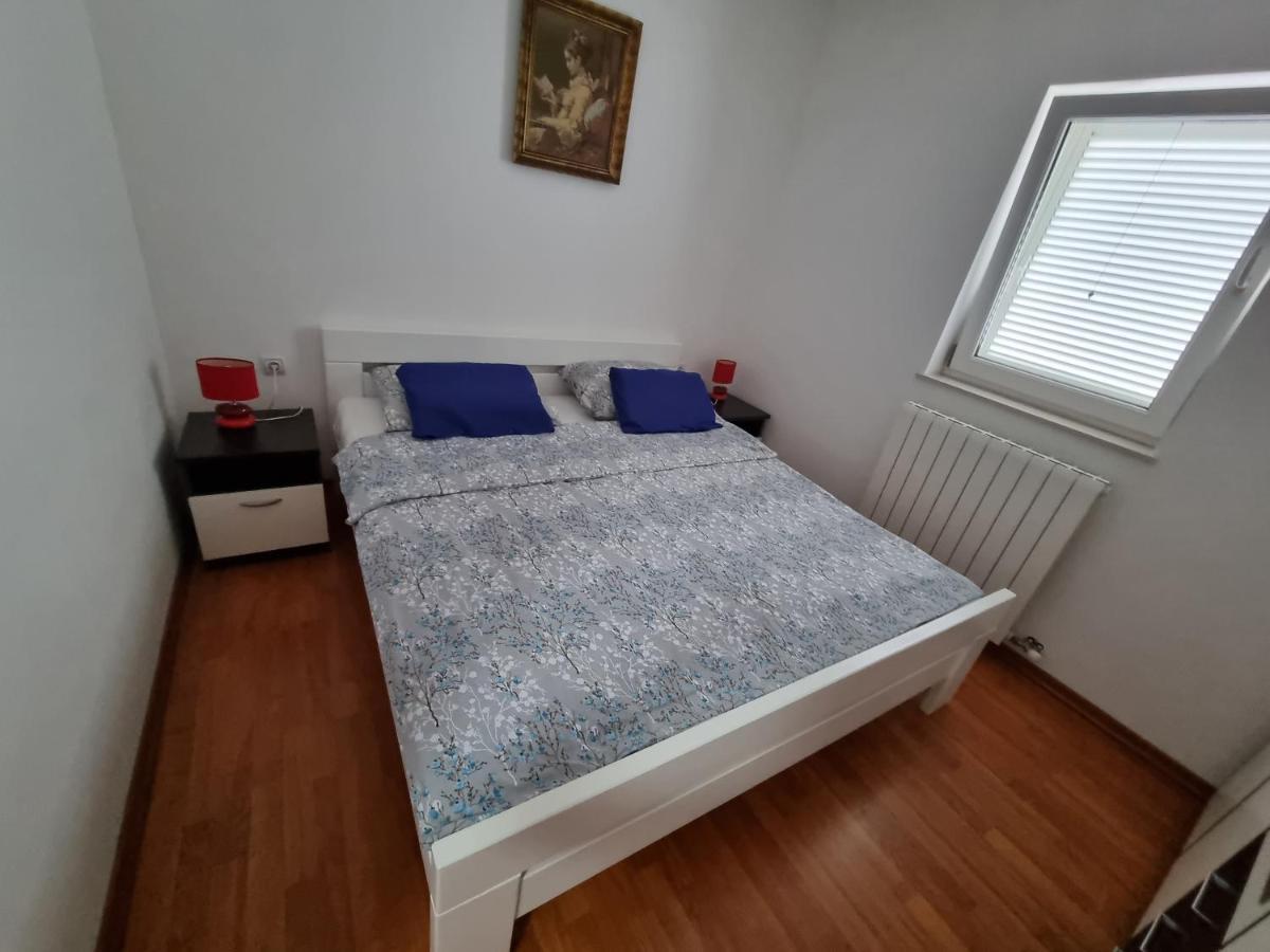 Apartments Katarina Smrika Bagian luar foto