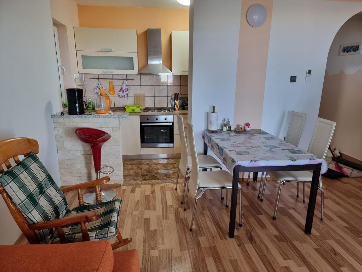 Apartments Katarina Smrika Bagian luar foto