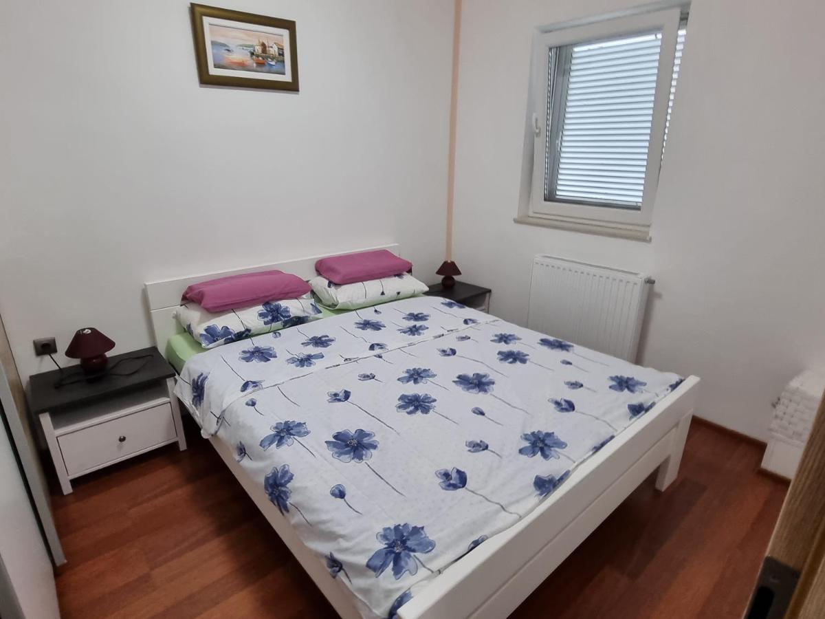 Apartments Katarina Smrika Bagian luar foto