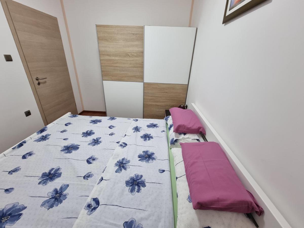 Apartments Katarina Smrika Bagian luar foto